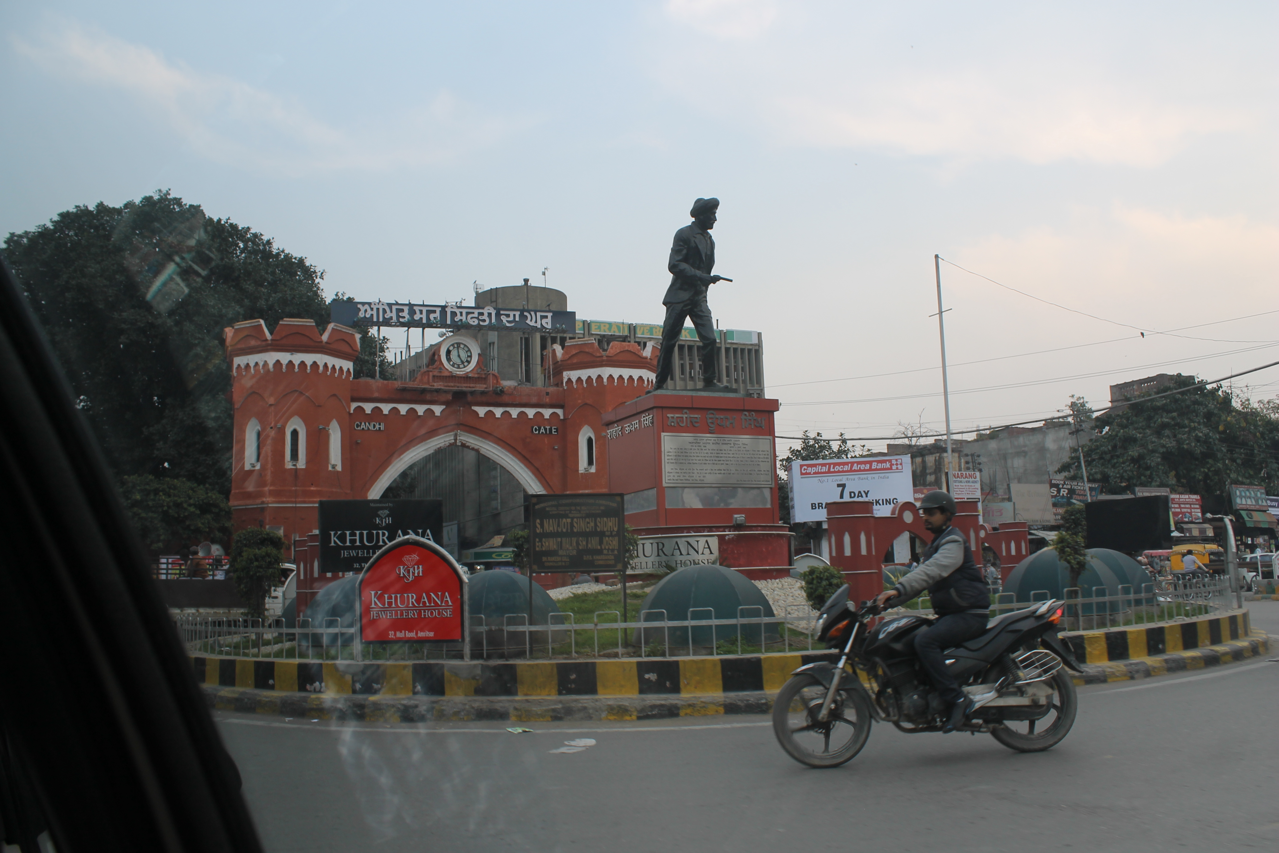 Plan one day trip to Amritsar Namaste! Gozo cabs journey across India