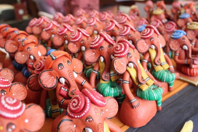 Best places for Shopping in Vadodara and what to buy Namaste! Gozo cabs journey across India